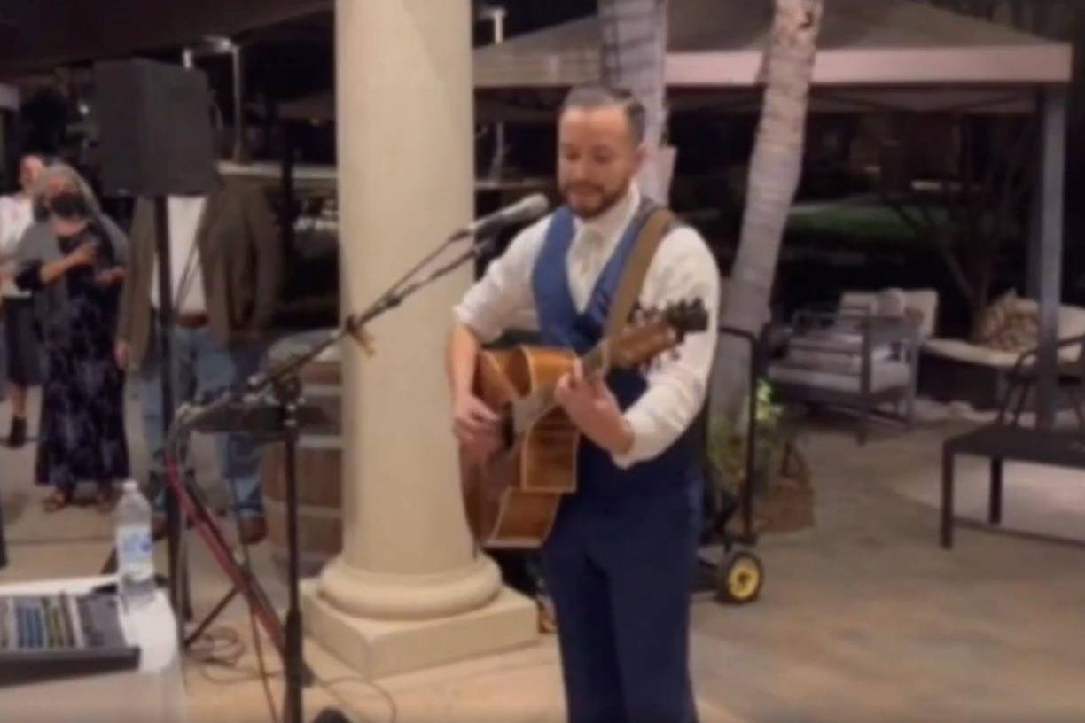 “Elliot era conocido por su sonrisa y una mente inteligente”, se lee en el sitio de Gofundme.