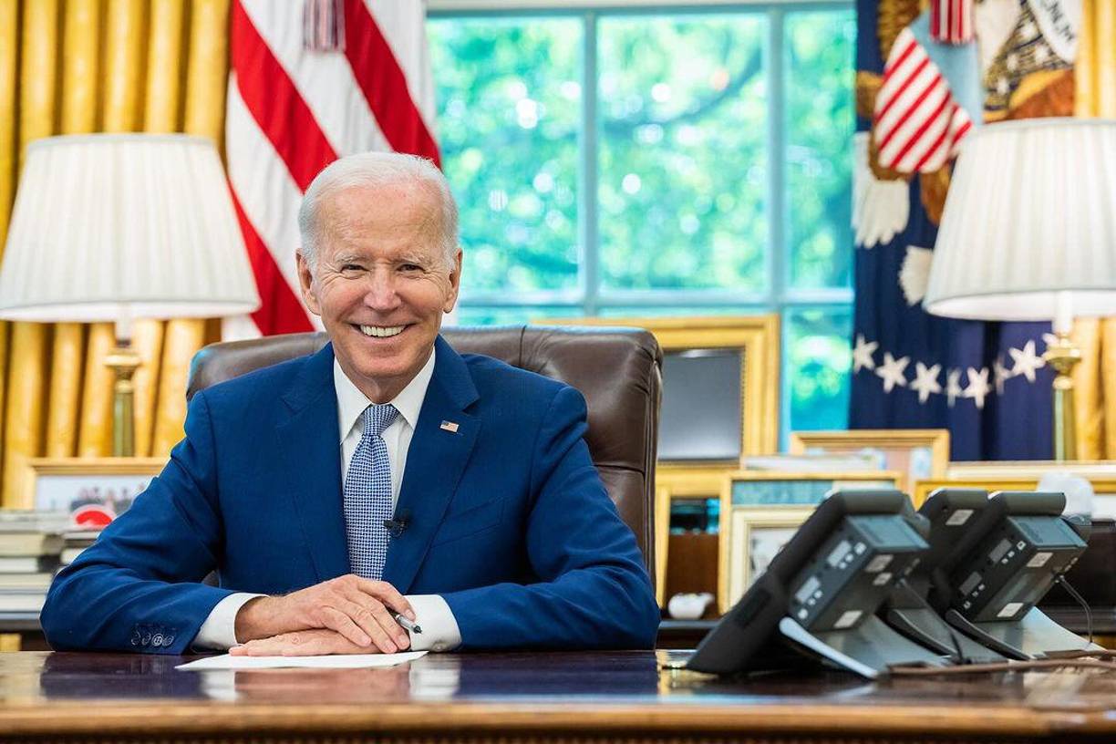 Incluso la Casa Blanca se unió al trend en Instagram al publicar esta fotografía del presidente Joe Biden con el siguiente post luego de anunciar la medida: “Cancelando la deuda estudiantil de casi 5 millones de estadounidenses a través de diversas acciones. Muy consciente.Muy recatado”.La estratega de marca Sarah Walsh advierte que, si bien la tendencia aún está en su apogeo, lo “cursi” pronto podría convertirse en algo “vergonzoso” si las empresas lo usan en exceso para tratar de encajar.
