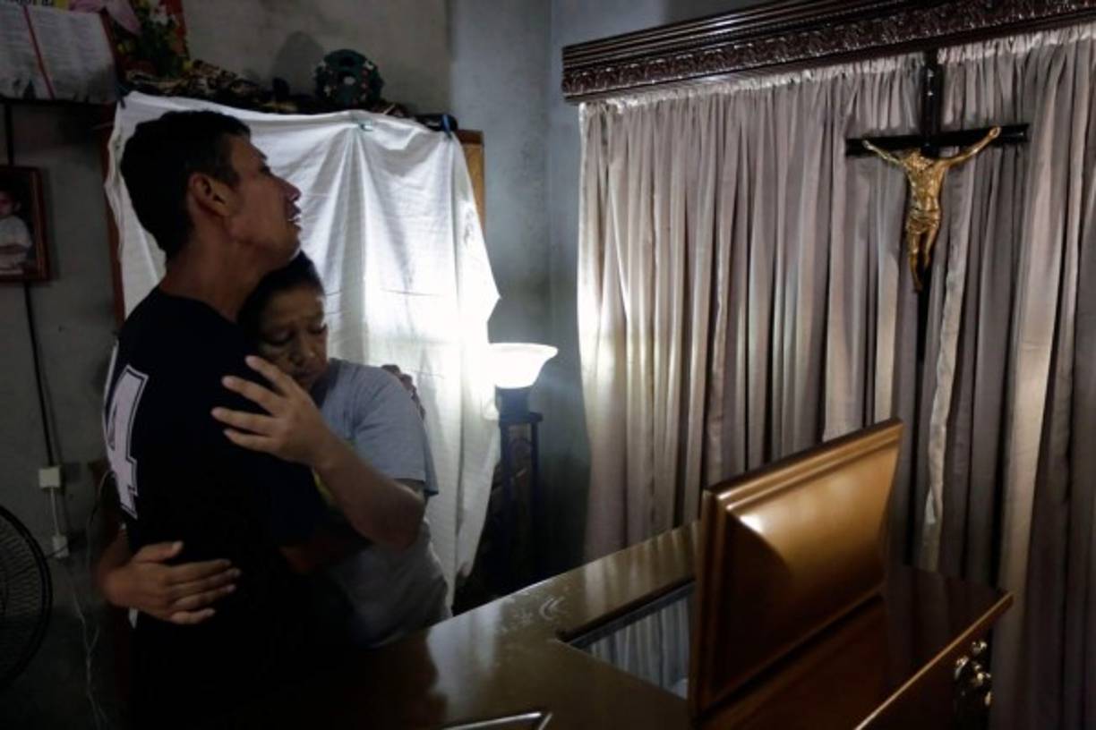 En Managua, se escuchaban los lamentos desde los velorios de varios de los muertos en la masacre del 30 de mayo, como le denominaron los medios locales, a la supuesta emboscada de francotiradores contra la marcha de las madres que dejó varios caídos en primera línea.