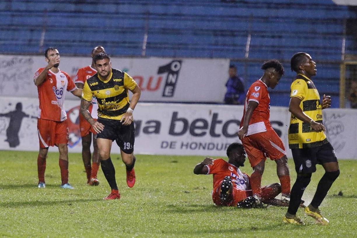 Ramiro Rocca cerró el triunfo del Real España con el 3-1 ante el Vida.