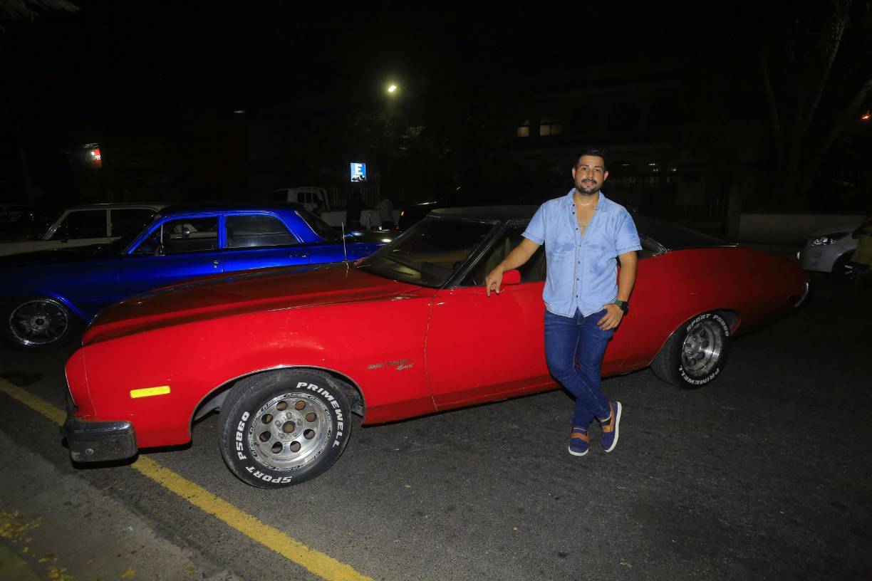 Mauricio Cruz con su Ford Gran Torino Sports del año 1973.