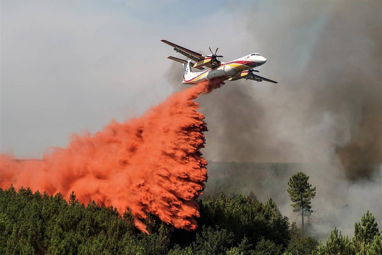 La situación es preocupante ante el ascenso de temperaturas y la poca humedad relativa, que pueden reforzar la propagación del fuego, y para combatirlo los servicios portugueses se reforzarán con un avión anfibio Canadair español.