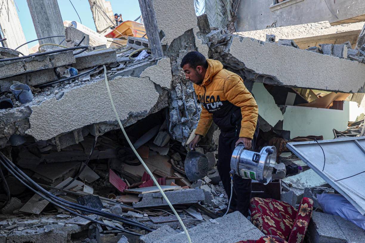 Hamás reclama un alto el fuego definitivo, la retirada de las tropas israelíes de <b>Gaza</b>, la reconstrucción del territorio y el regreso de cientos de miles de civiles desplazados.