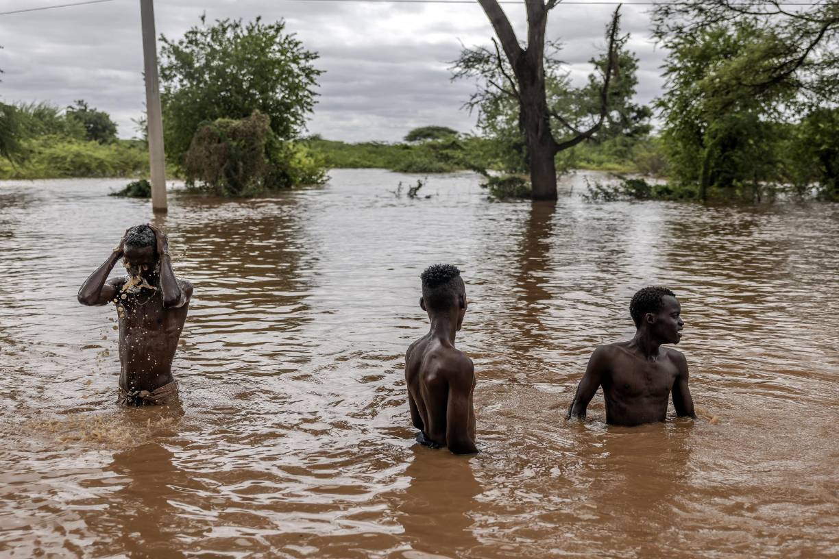 Sin embargo, “lo que hace el cambio climático, y está ya más que demostrado, es convertirlos en tendencia al aumentar la frecuencia e intensidad de estos episodios extremos y esto es lo que estamos viendo” en distintas partes del planeta donde, al ser más repetitivos, su impacto es “en consecuencia mayor”.