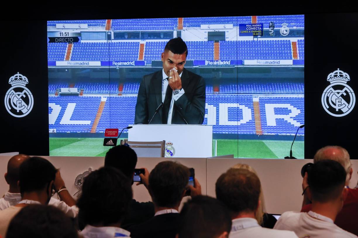 Casemiro dejó claro que el aspecto económico, con una ficha que prácticamente dobla la que tenía en el Real Madrid, no ha sido un factor que haya impulsado su adiós. “Quien piensa eso, no me conoce. Si fuera por dinero me habría ido hace cinco años y no, el club siempre se ha portado muy bien conmigo. Es una decisión mía”.