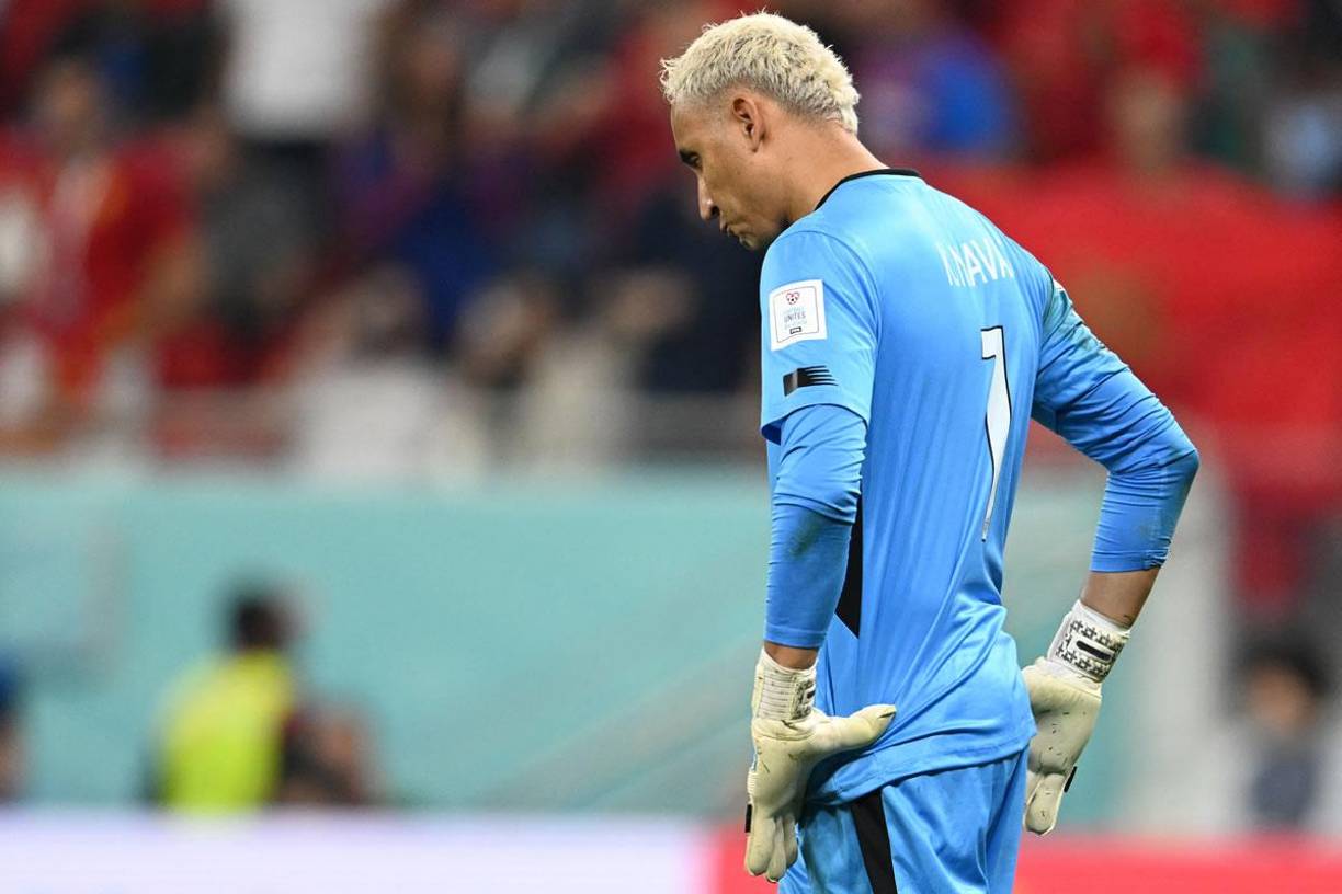 Keylor Navas terminó cabizbajo y avergonzado por la humillante goleada.