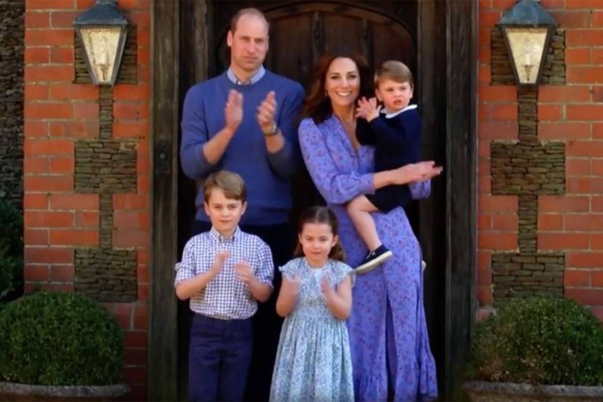 La semana pasada, varias fotos compartidas por el Palacio de Kensington en Instagram y Twitter mostraban al <a href='https://www.laprensa.hn/fotogalerias/sociales/1374751-411/kate-middleton-principe-william-cumplea%C3%B1os-louis-cambridge-fotos-2020' style='color:red;text-decoration:underline' target='_blank'>príncipe Louis con pintura en sus manos para celebrar su segundo cumpleaños. </a>