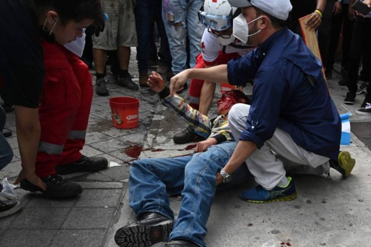 Varios manifestantes resultaron heridos tras enfrentamientos contra las fuerzas de seguridad.