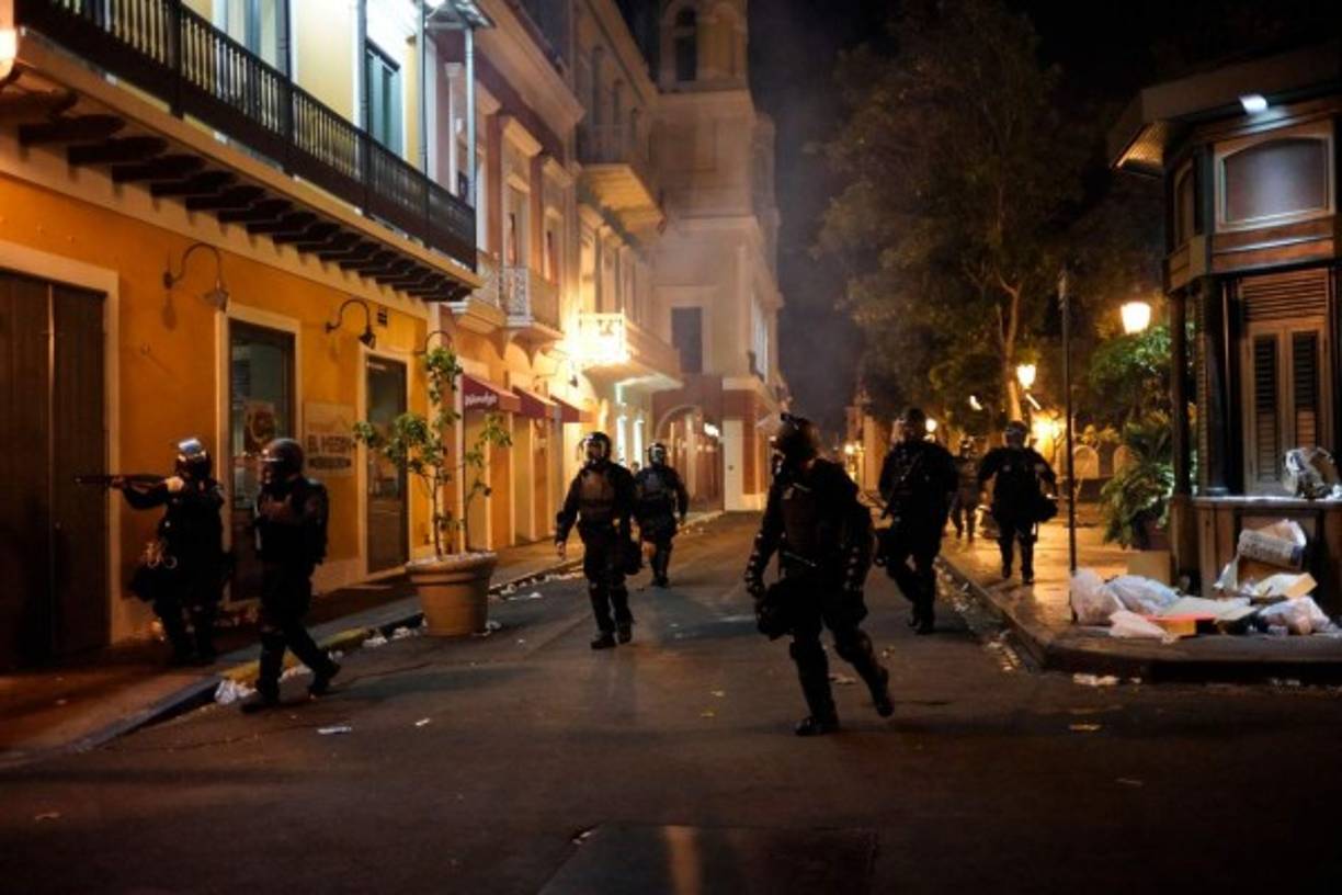 Decenas de personas resultaron heridas y arrestadas.