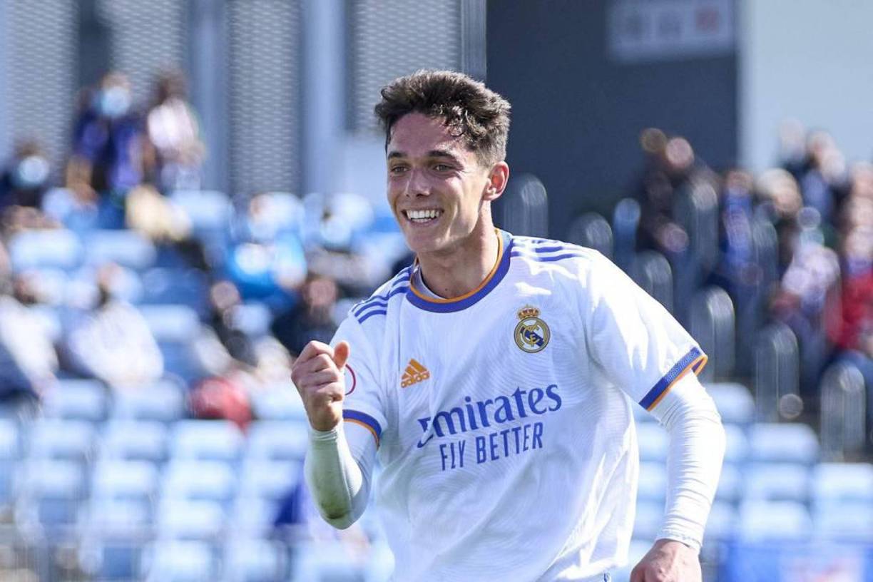 Cuenta el diario As que el Real Madrid quiere retener a Sergio Arribas, Miguel Gutiérrez y Antonio Blanco para que no salgan cedidos. Concretamente porque el conjunto merengue espera que pelee la escuadra de Raúl por asegurar el ascenso a Segunda División para 2023.