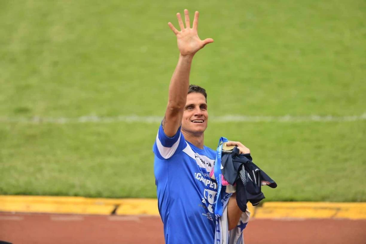 El portero Jonathan Rougier finalizó su contrato con el Motagua y está en veremos su continuidad al frente del cuadro azul.