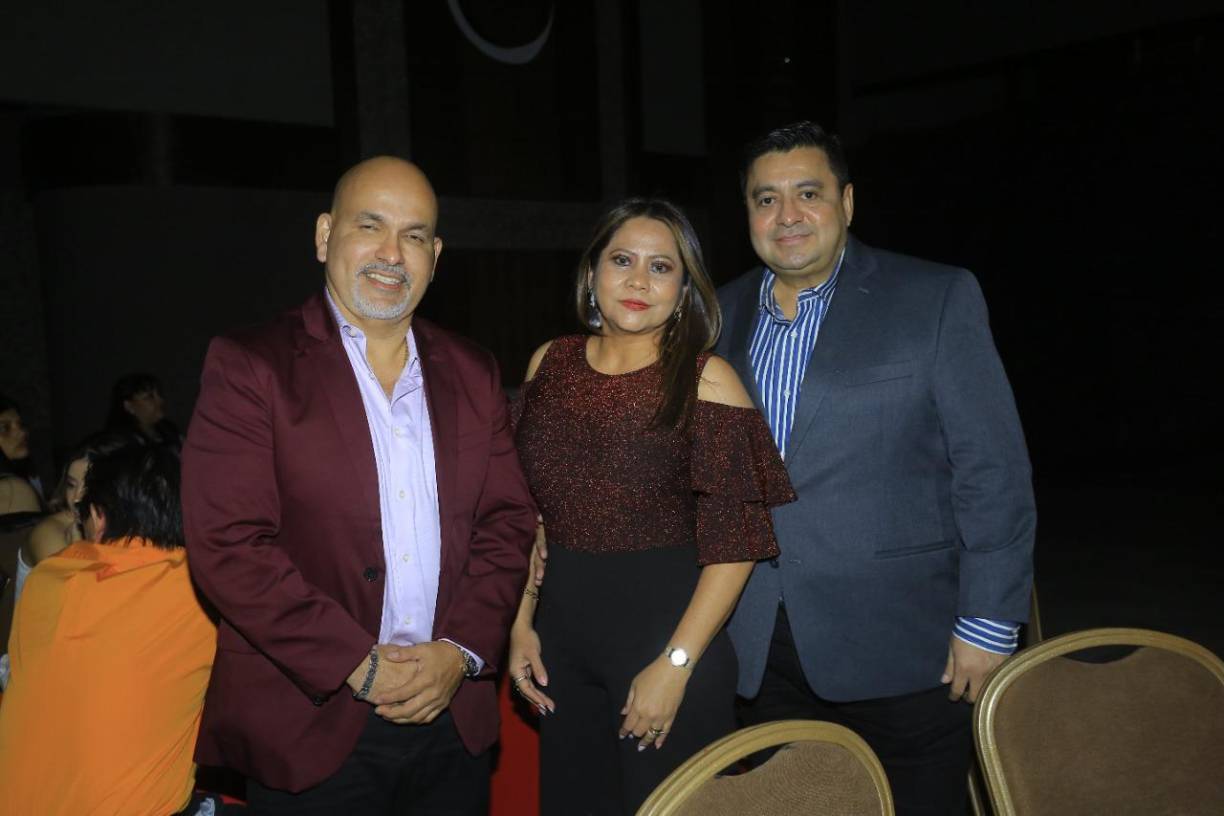 Orinson Amaya con Isis y Eduardo Lontero. 