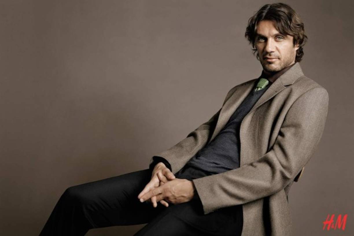 Paolo Maldini es otro jugador que nació sin ningún problema, el ex defensor del equipo AC Milan se crió entre riquezas, pues su padre, el extinto Paolo Maldini ya era un señor del fútbol.