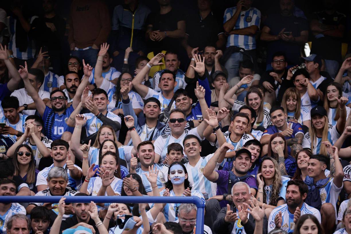 Messi se queda sin técnico, pirueta de Lautaro y curiosa camisa de Argentina