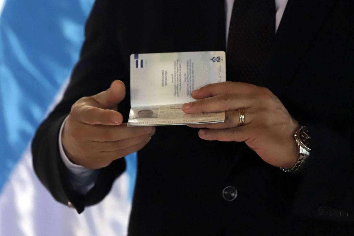 Lo más importante del documento es la información personal que contiene, no su texto o los errores de impresión que existan.