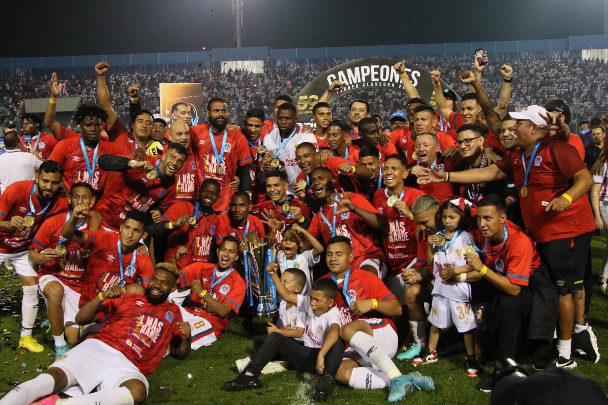 Luego de la fiesta y la alegría por la conquista de la Corona 36, donde vencieron a los Potros de Olancho, el futuro de varios jugadores del equipo merengue Olimpia es incierto. 
