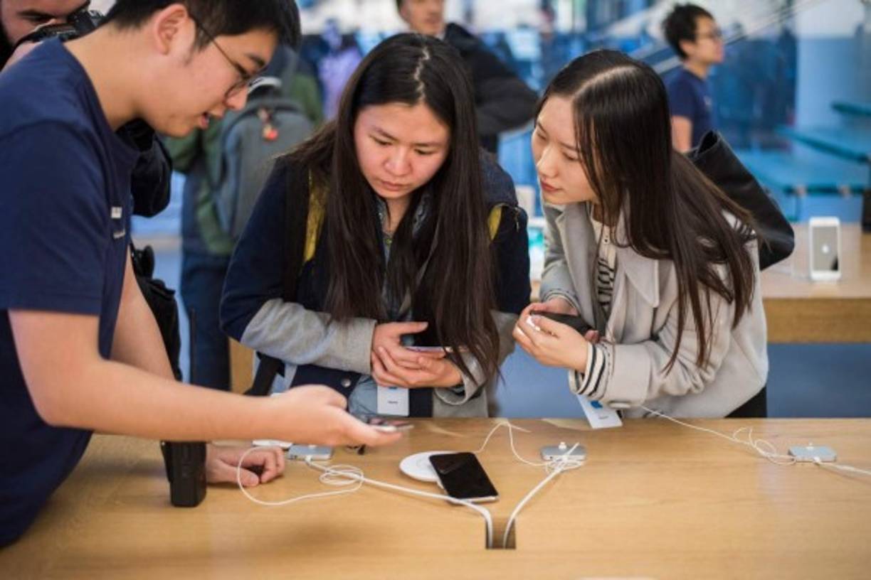 El gigante tecnológico espera que este nuevo lanzamiento permita remontar sus ventas en China, donde en los últimos años ha perdido cuota de mercado a medida que han crecido otras firmas locales como OPPO, Huawei o Vivo, que el año pasado le superaron en ventas dentro del país.