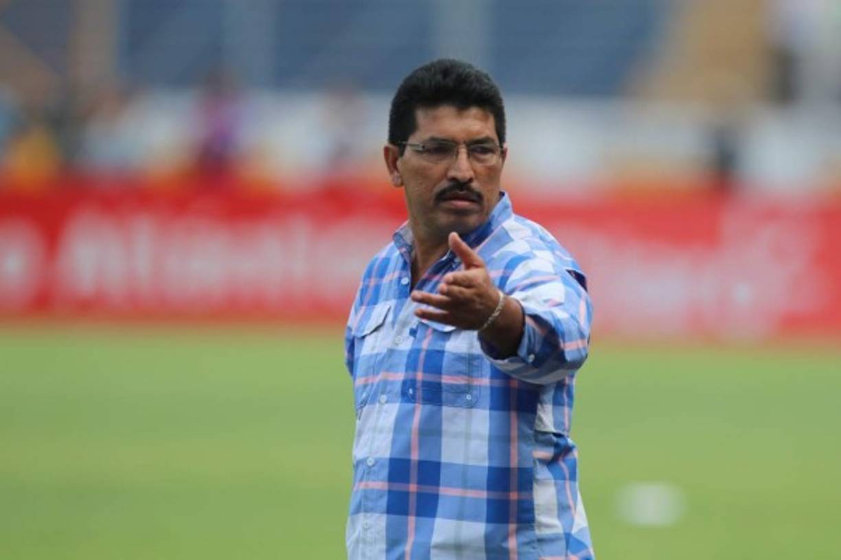 Carlos Martínez: El entrenador del Platense espera que la directiva del club escualo le haga llegar al menos tres jugadores.