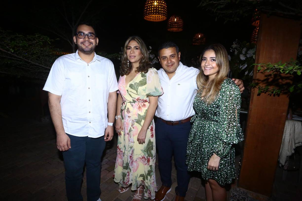 Alexander Velásquez, Pamela, Gerardo y Pamela Araujo 