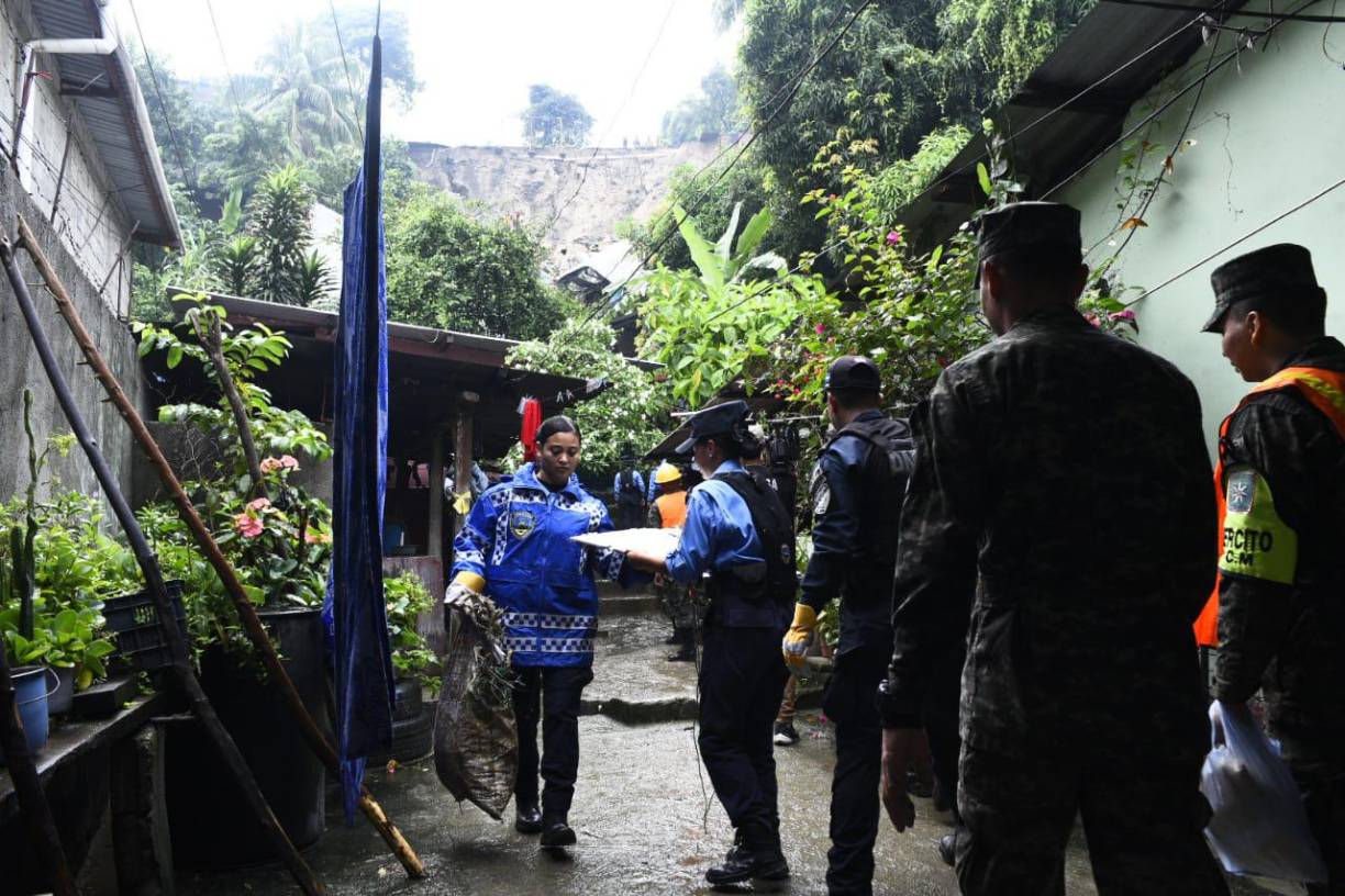 La madre de la pequeña fallecida fue rescatada con vida tras el siniestro. 