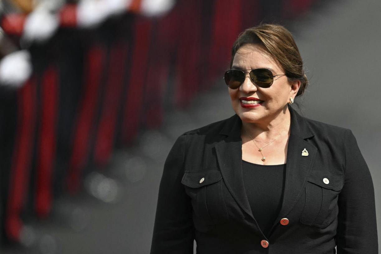 Tras su triunfo arrollador en las elecciones en México, Sheinbaum se suma en América Latina a la presidenta de Honduras, Xiomara Castro, esposa del expresidente Manuel Zelaya, la cual asumió en 2022 como ganadora de las elecciones del año anterior.