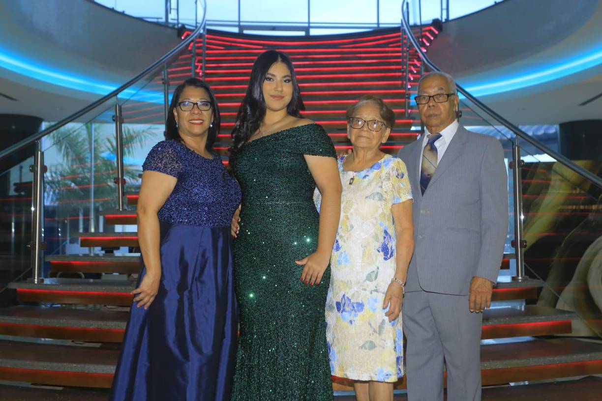 Escuela Santa María del Valle celebra su “Grad Night 2023”