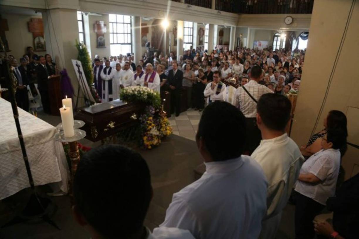 El sacerdote nació en en España en 1931 y se ordenó sacerdote en ese mismo país. Murió el lunes a los 86 años en su casa de habitación de Tegucigalpa.