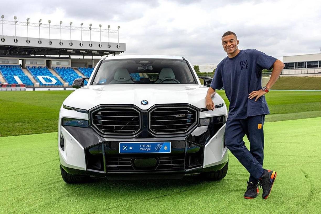 Kylian Mbappé - BMW XM (653 CV, con un precio de 179.900 euros).