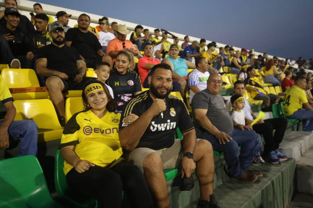 Esta pareja posó para el lente de Diario LA PRENSA.