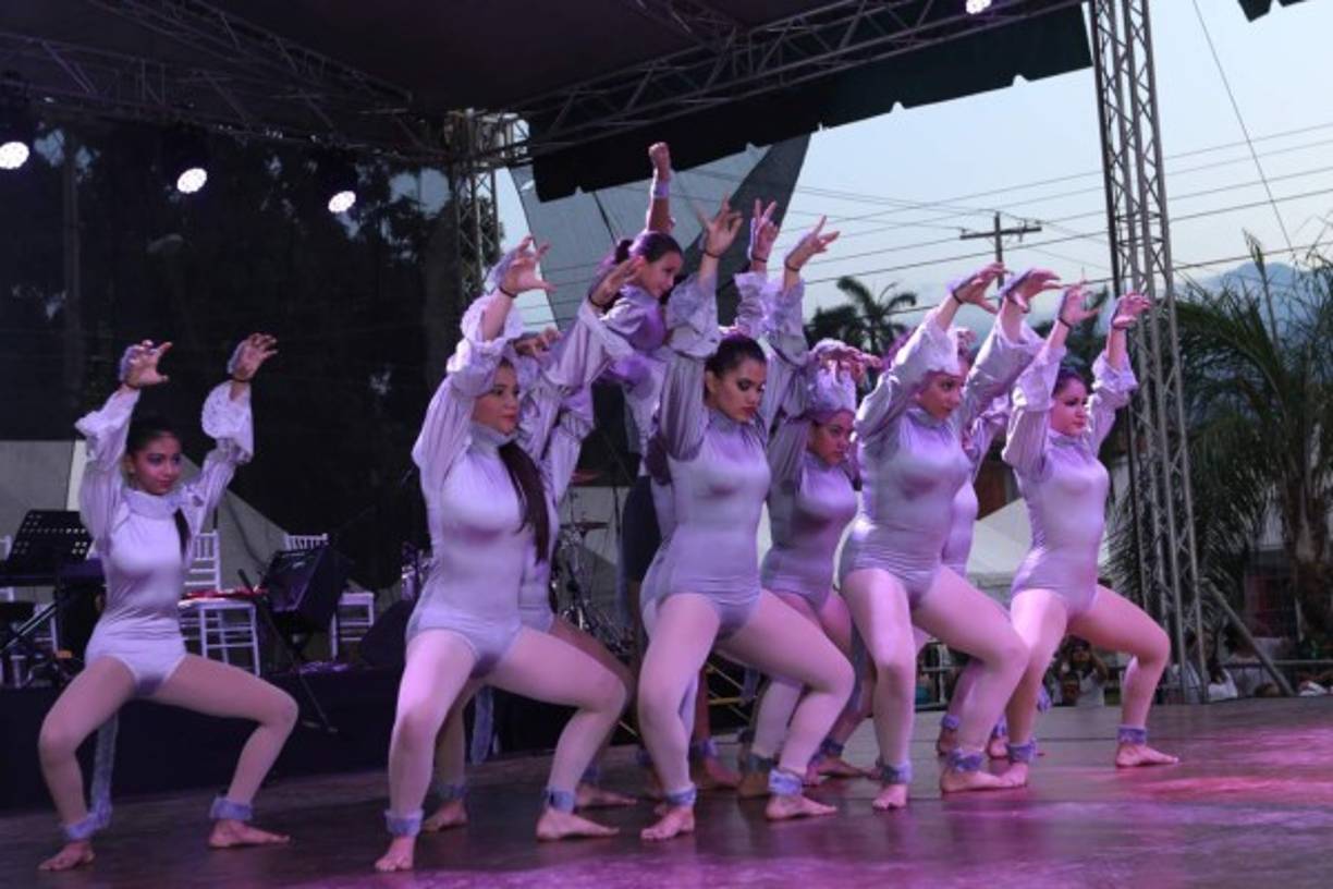 Los participantes mostraron su talento en las disciplinas de ballet, danza contemporánea, jazz, tap, flamenco, danza árabe y hip hop.
