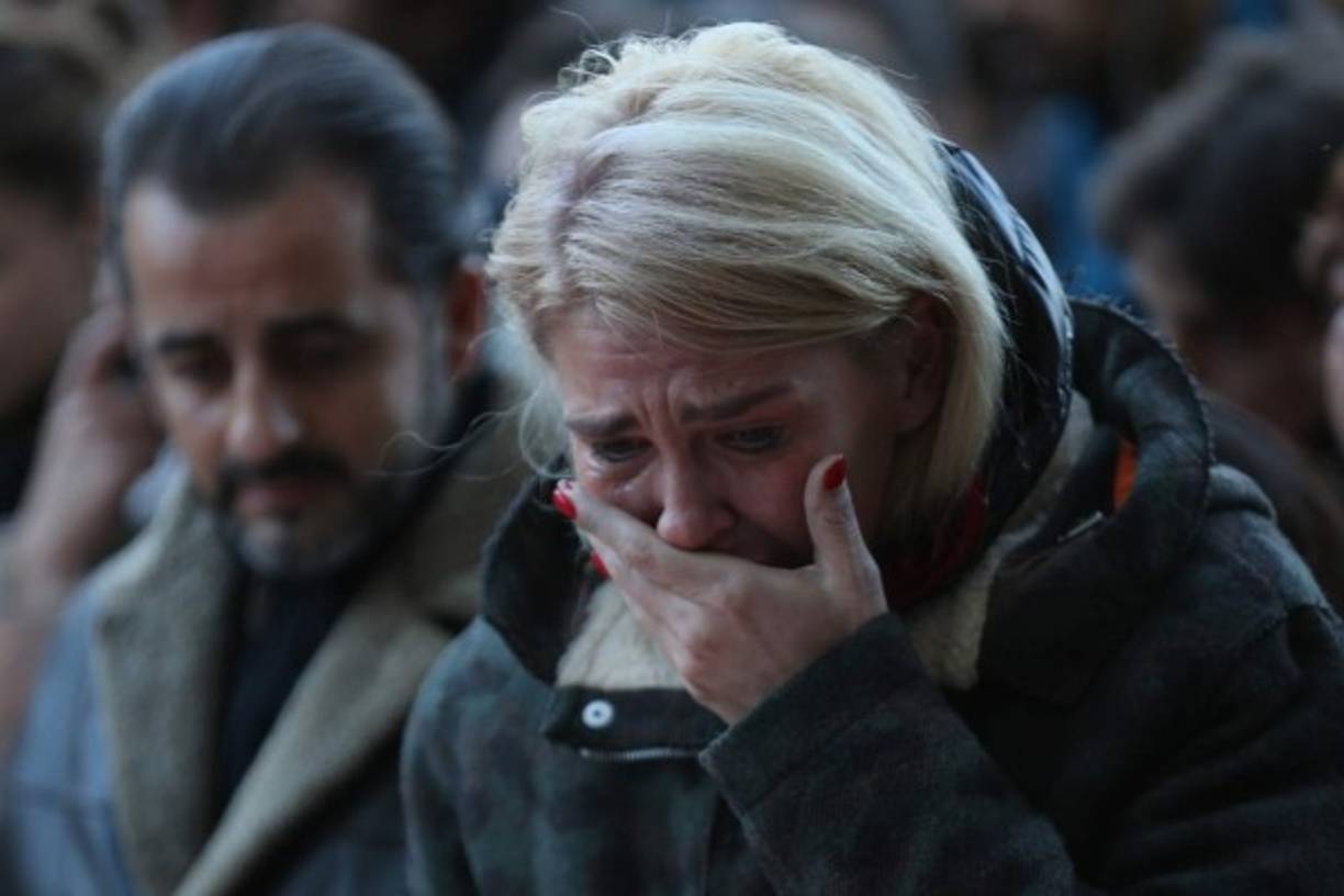 Toronto, Ottawa, Quebec, Montreal y otras ciudades de Canadá fueron escenario de concentraciones de homenaje a las víctimas de los atentados del viernes en Francia, que dejaron al menos 129 muertos
