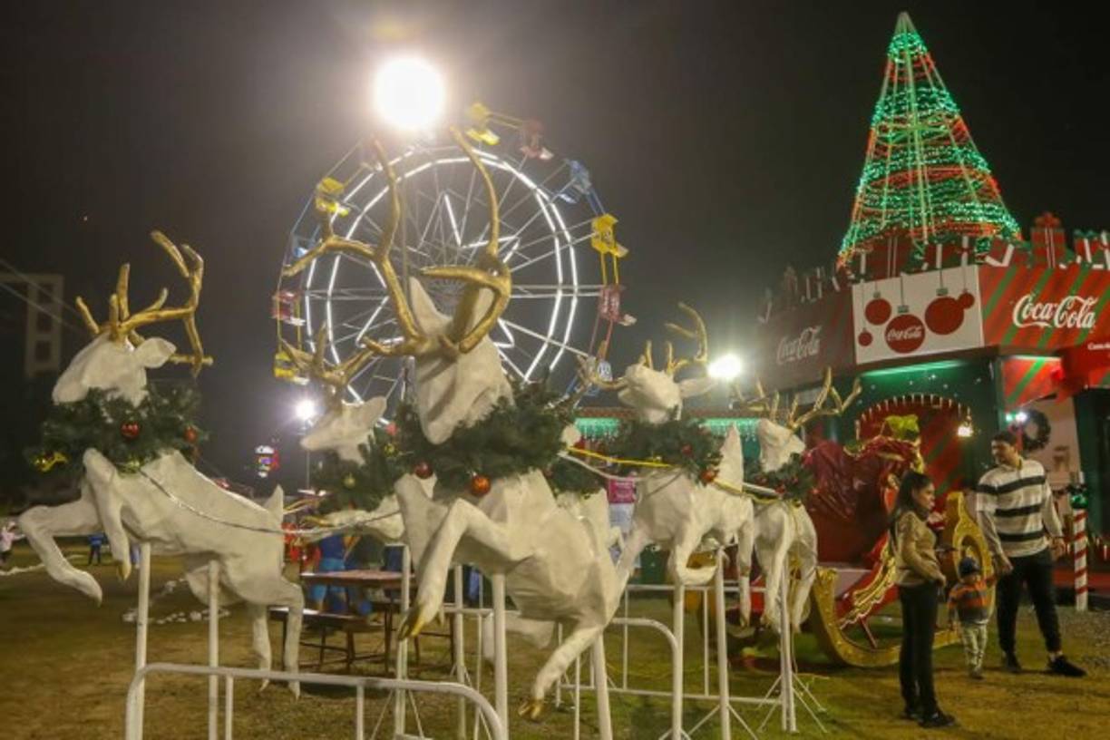"La Villa Navideña Coca Cola se ubica en el bulevar al Hospital Mario Catarino Rivas, frente a la Academia Americana."