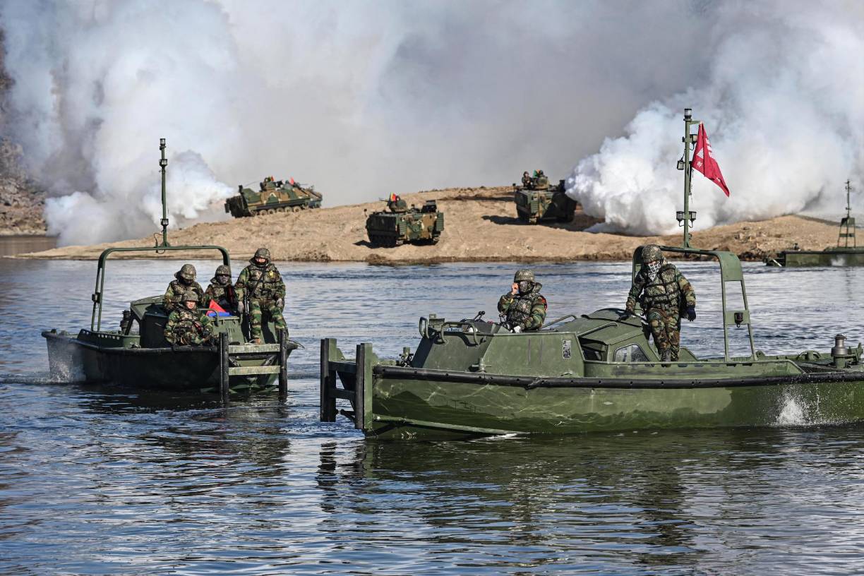 Estados Unidos y Corea del Sur realizan los mayores ejercicios militares conjuntos en cinco años, despertando la ira del régimen de Kim Jong Un que ordenó lanzar varios misiles en respuesta a las maniobras en Seúl.