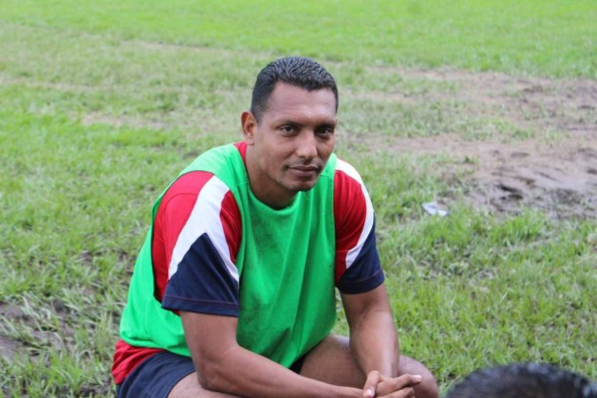 El defensa Marlon Peña se quedó sin equipo tras el descenso de la Real Sociedad, con quien se le terminó el contrato. Está en busca de equipo.