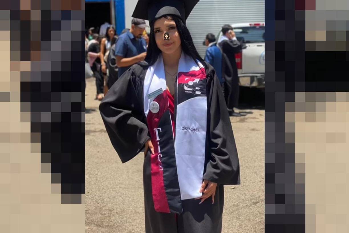 En una de sus fotos aparece draduándose de TICS en el Colegio de Bachilleres del Estado de Durango (COBAED).