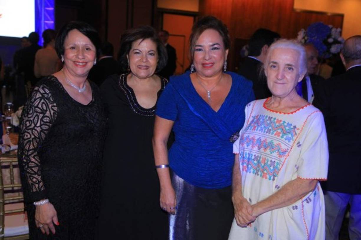Rosario Córdova, Elena Larios, Kathy Soldevilla y Teresa Pastor