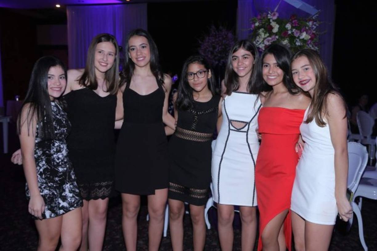 Valeria Castillo, Francesca Heyer, Sofía Sikaffy, Zoila Figueroa, Anaís Abufele, Ilsa Alvarenga y Elysa Berkeley.