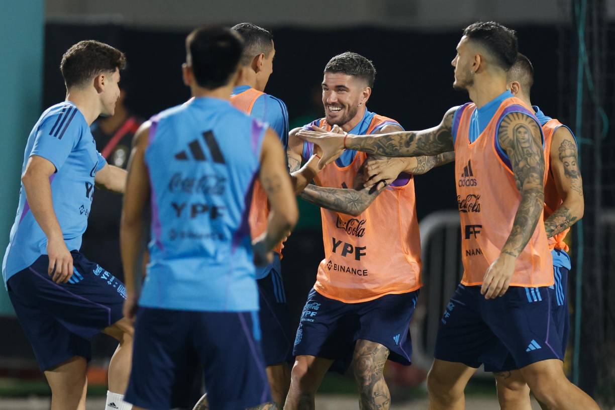 Argentina debutará este martes 22 de noviembre contra Arabia Saudita, el 26 jugará ante México, que tiene como seleccionador al extécnico de la Albiceleste y del Barcelona Gerardo Martino, y el 30 cerrará su participación en la fase de grupos ante la Polonia de Robert Lewandowski.