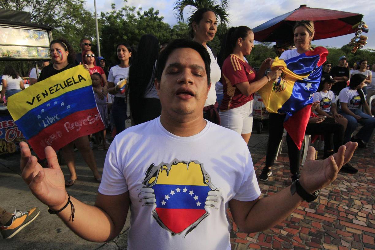 Están registrados para votar unos 21 millones de votantes, sobre una población de 30 millones, pero los expertos estiman que solamente podrán sufragar unos 17 millones que están en <b>Venezuela</b> y no migraron. El voto no es obligatorio. 