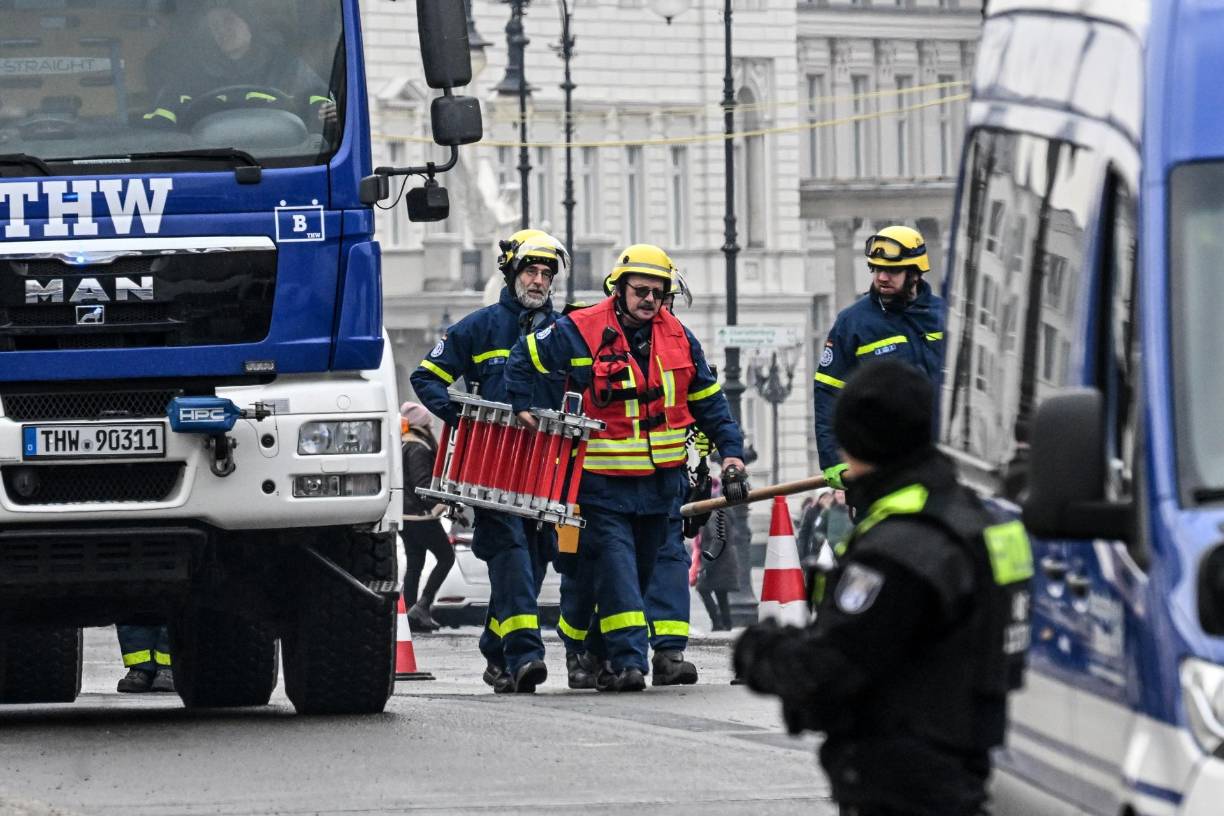 Cerca de 1,500 peces murieron tras estallar acuario gigante (FOTOS)