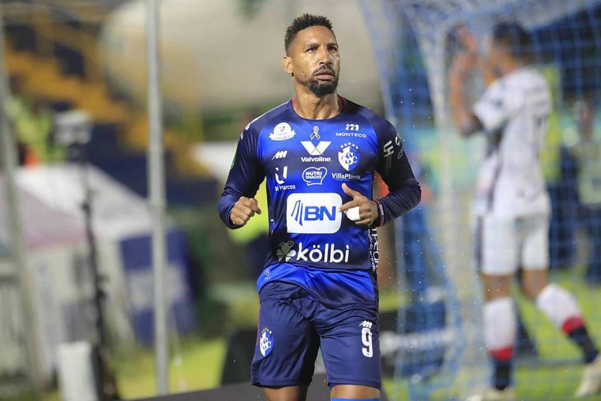 Marcel Hernández: Delantero cubano de 34 años es uno de los jugadores con los que el Olancho FC desea reforzarse en ofensiva tras la salida de Lucas Campana, Federico Sellechia y Kemsie Abbott.