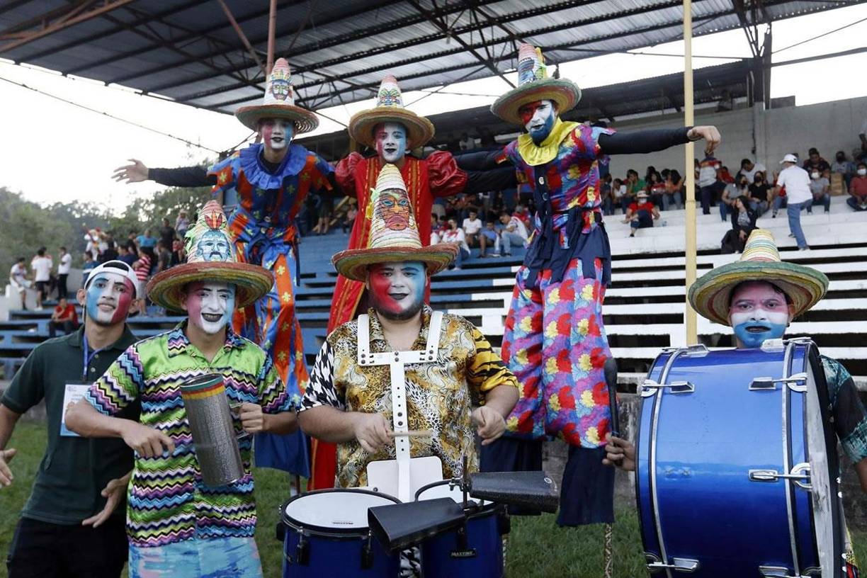 Ambientazo y lindas chicas en la final Real Juventud-Juticalpa FC
