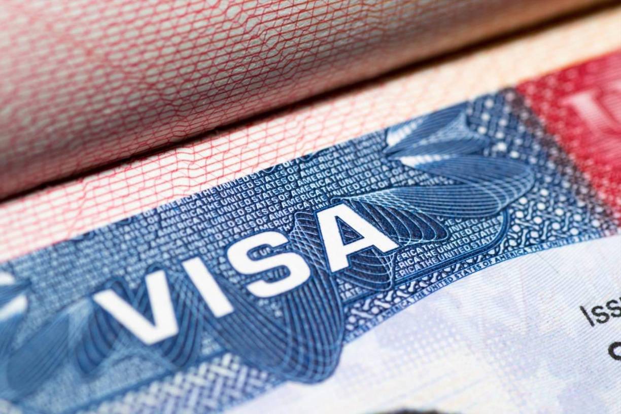Las visas Burroughs que permitían el ingreso por motivos de turismo o negocios durante un período de 10 años, ya no serán aceptadas. Si algún ciudadano extranjero posee una de estas visas, deberá tramitar una nueva para ingresar a Estados Unidos.