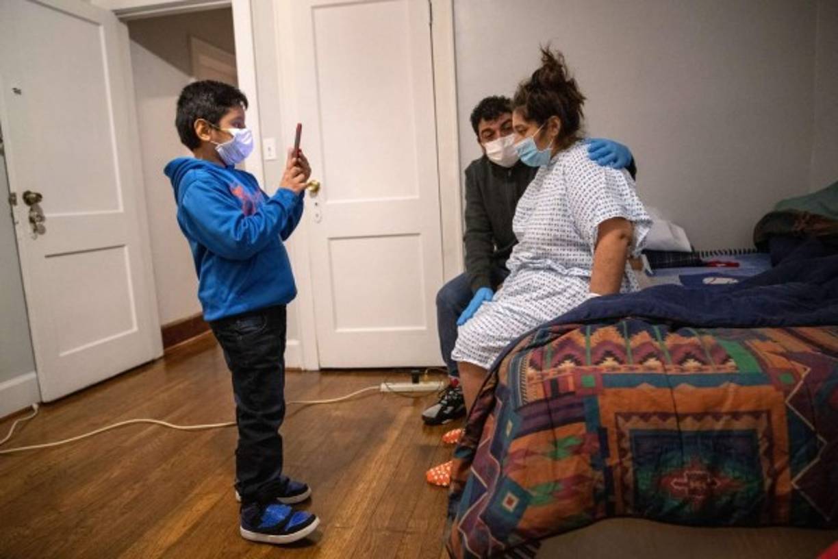 Una familia inmigrante vive una pesadilla en Connecticut tras contagiarse de coronavirus. La guatemalteca Zully, su esposo Marvin y su hijo Junior de siete años de edad dieron positivo por Covid 19. La indocumentada comienza a recuperarse de la grave enfermedad tras dar a luz.
