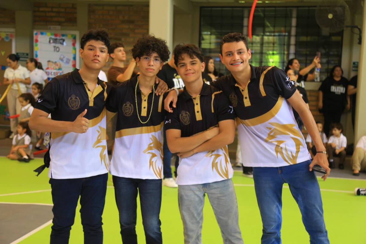 Paolo Carbajal, Diego Morales, Jassir Flores y Sebastián Villanueva