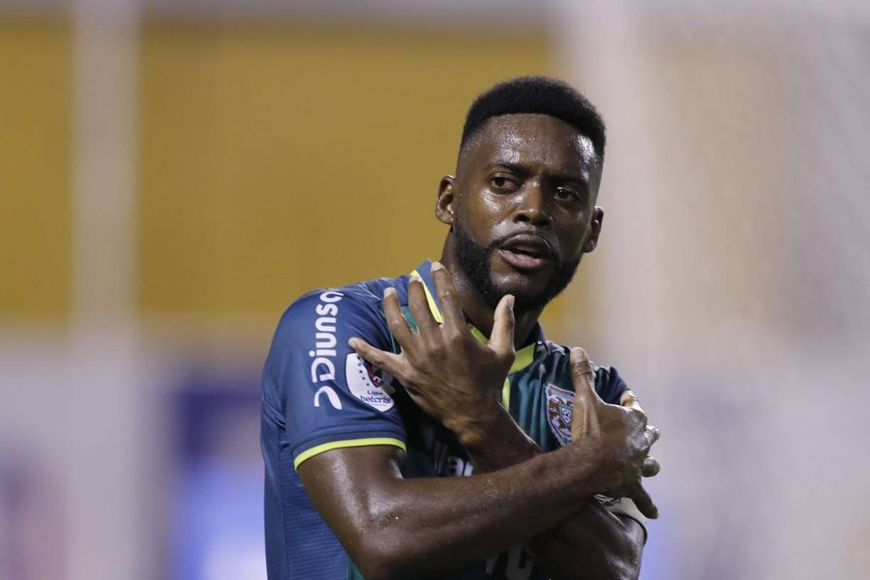 La celebración de Clayvin Zúniga tras marcar el 1-0 del Marathón contra el Olimpia.