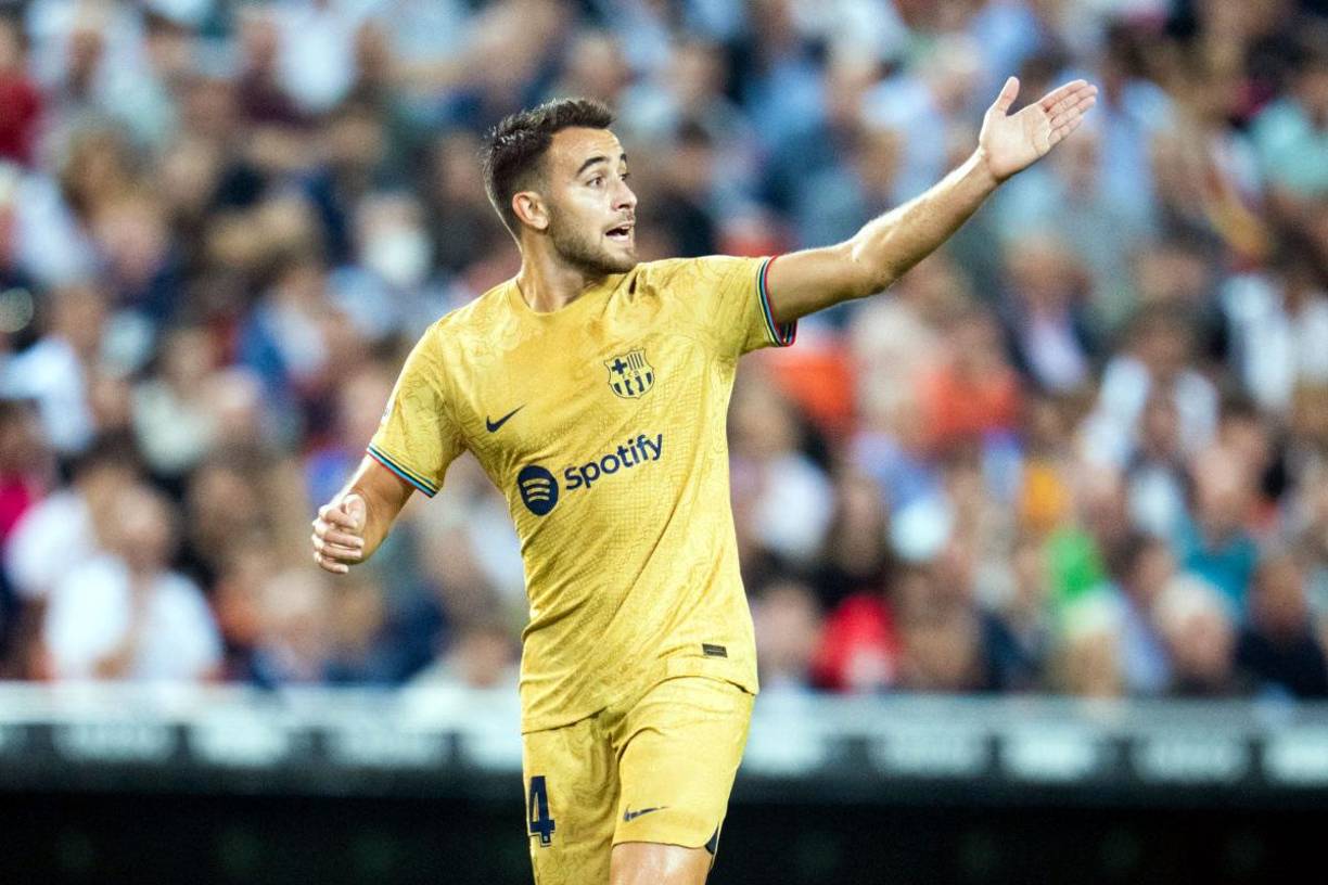 El Barcelona cree que habrá ofertas por Eric García en este mercado de verano, a pesar de su participación limitada y una temporada decepcionante. Según el medio Jijantes, gestionado por el periodista Gerard Romero, el defensa español va a tener oportunidades de traspaso, pero el entrenador Xavi Hernández prefiere retenerlo y no quiere que salga del club.