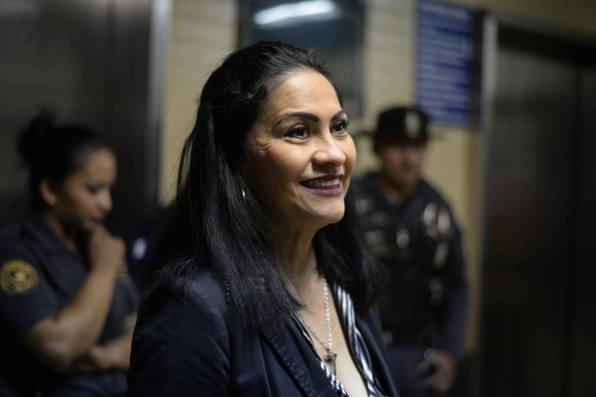 A Marixa Lemus, de 40 años, se la conoce como “la Patrona” o “el Chapo de Guatemala” por las dos ocasiones en que consiguió escapar de la cárcel. En 2016 saltó una pared de prisión y fue detenida en cuestión de horas. Su imperio narco fue construido en las cercanías de Moyuta, un municipio de Guatemala en la frontera con El Salvador que supone un punto estratégico en la ruta de la droga que circula por Centroamérica hacia EE.UU.