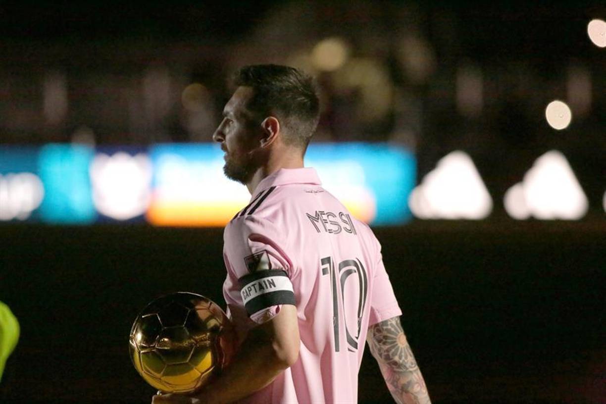 Sobre la oferta de robar en la casa de los padres del argentino dijo: “Hace poco tiempo, casi un año, me parece, hubo otros que se ofrecieron, aunque no era su casa, era casa de sus padres, de la familia de Messi. Messi ya estaba en París”.