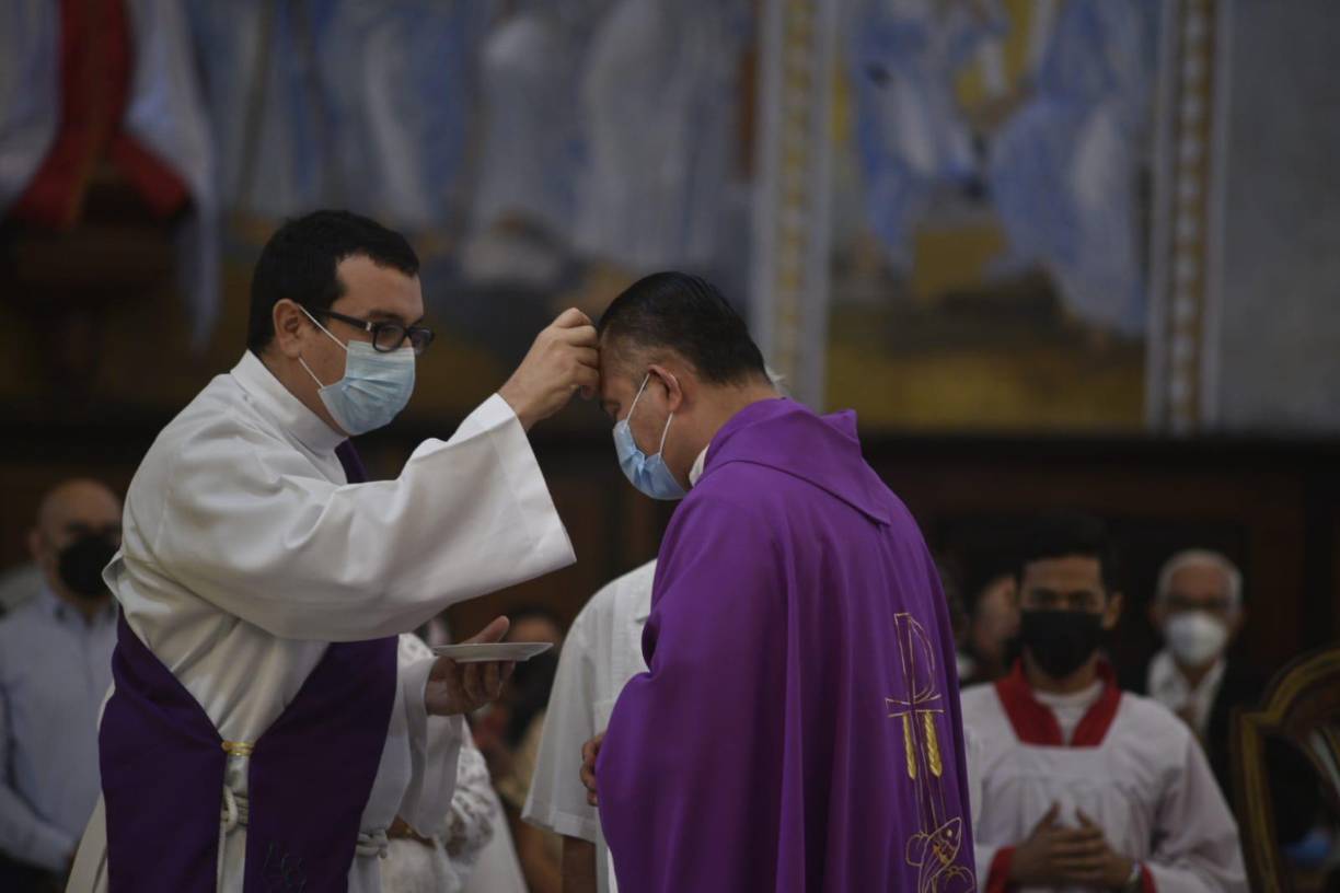 Los sacerdotes de las distintas parroquias mencionaron a los fieles las frases de la sagrada escritura.